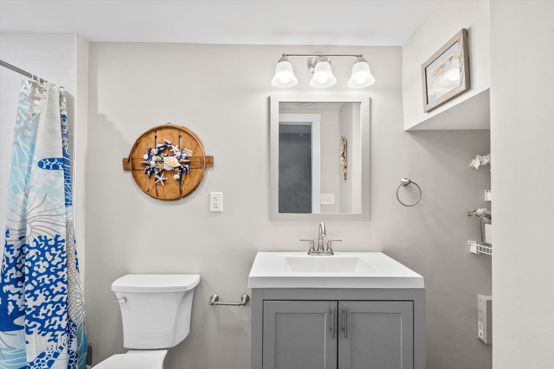 A convenient Full Bathroom is located just steps off the entryway.