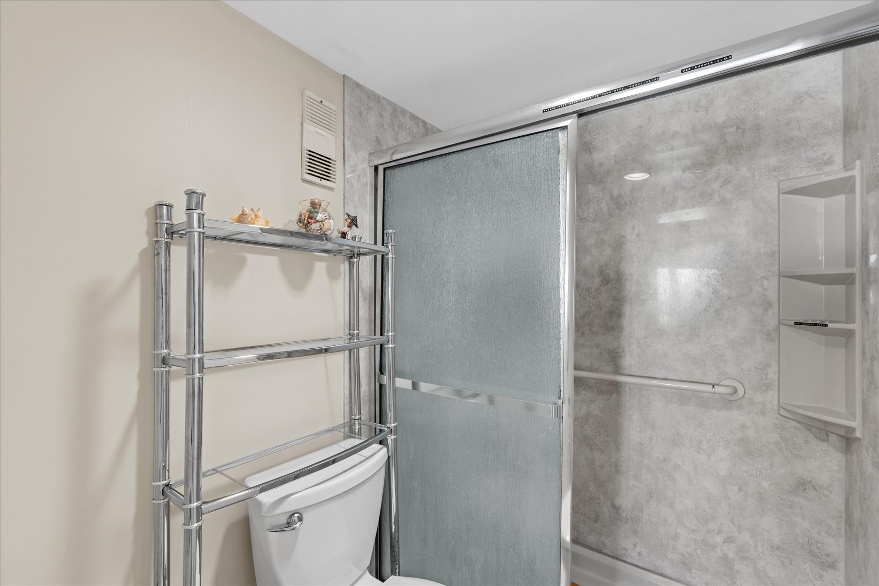 Features a Walk-in Shower.