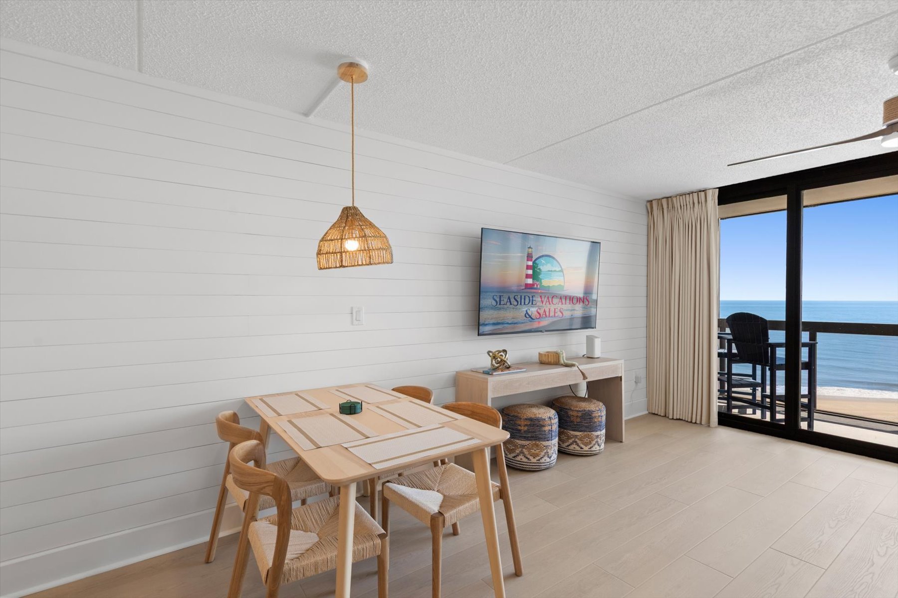 Costal style dining for a family of four.