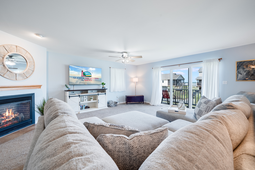 Huge Living Area with tons of comfy seating and beautiful views.