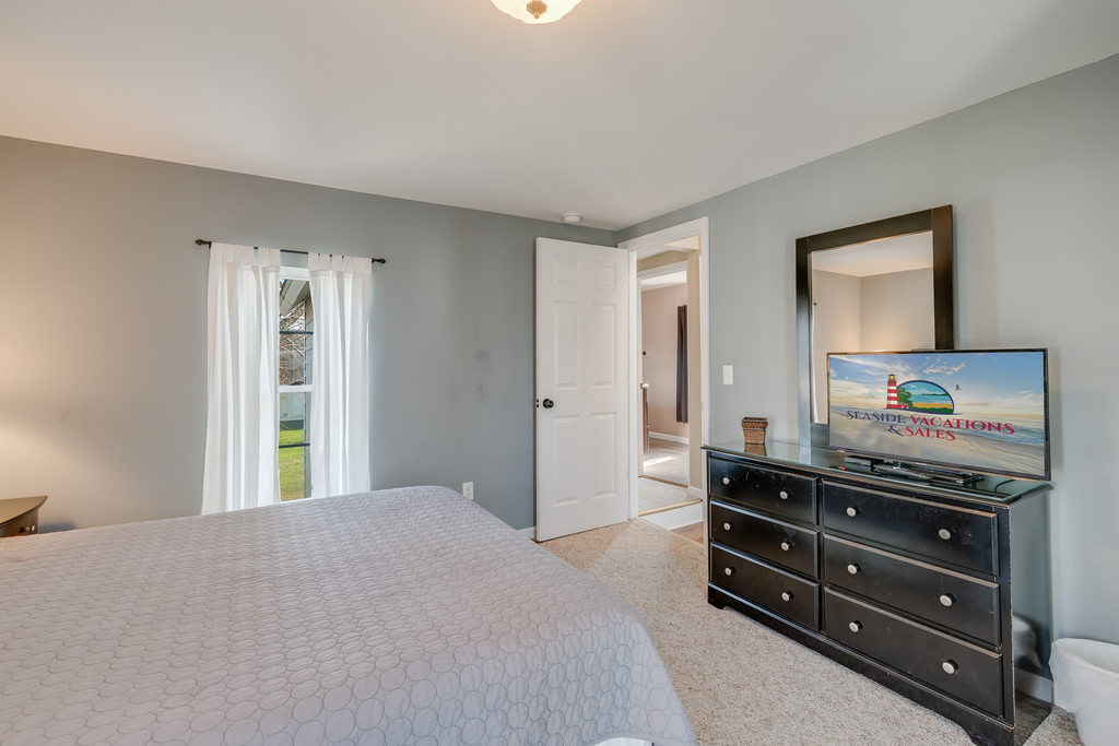 This adorable 4 Bedroom home sleeps 8 in pure comfort and style.