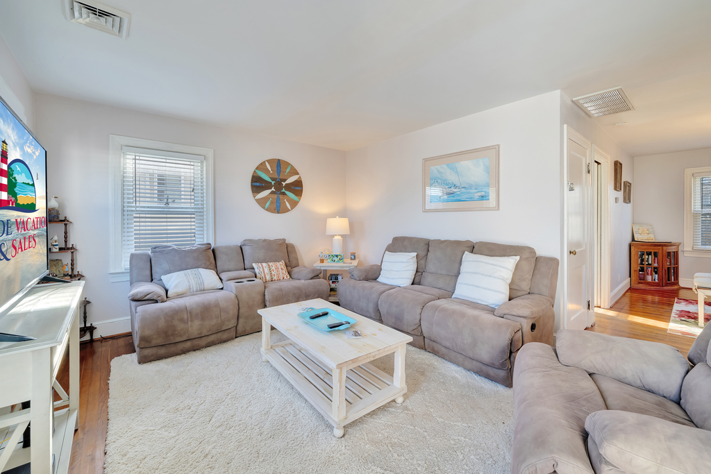 A stay at this adorable home feels like you're visiting old friends!