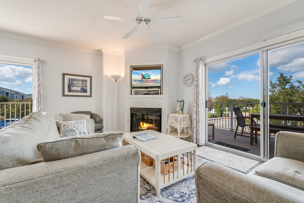 Enjoy movie night with the Family! *Fireplace is decorative only*