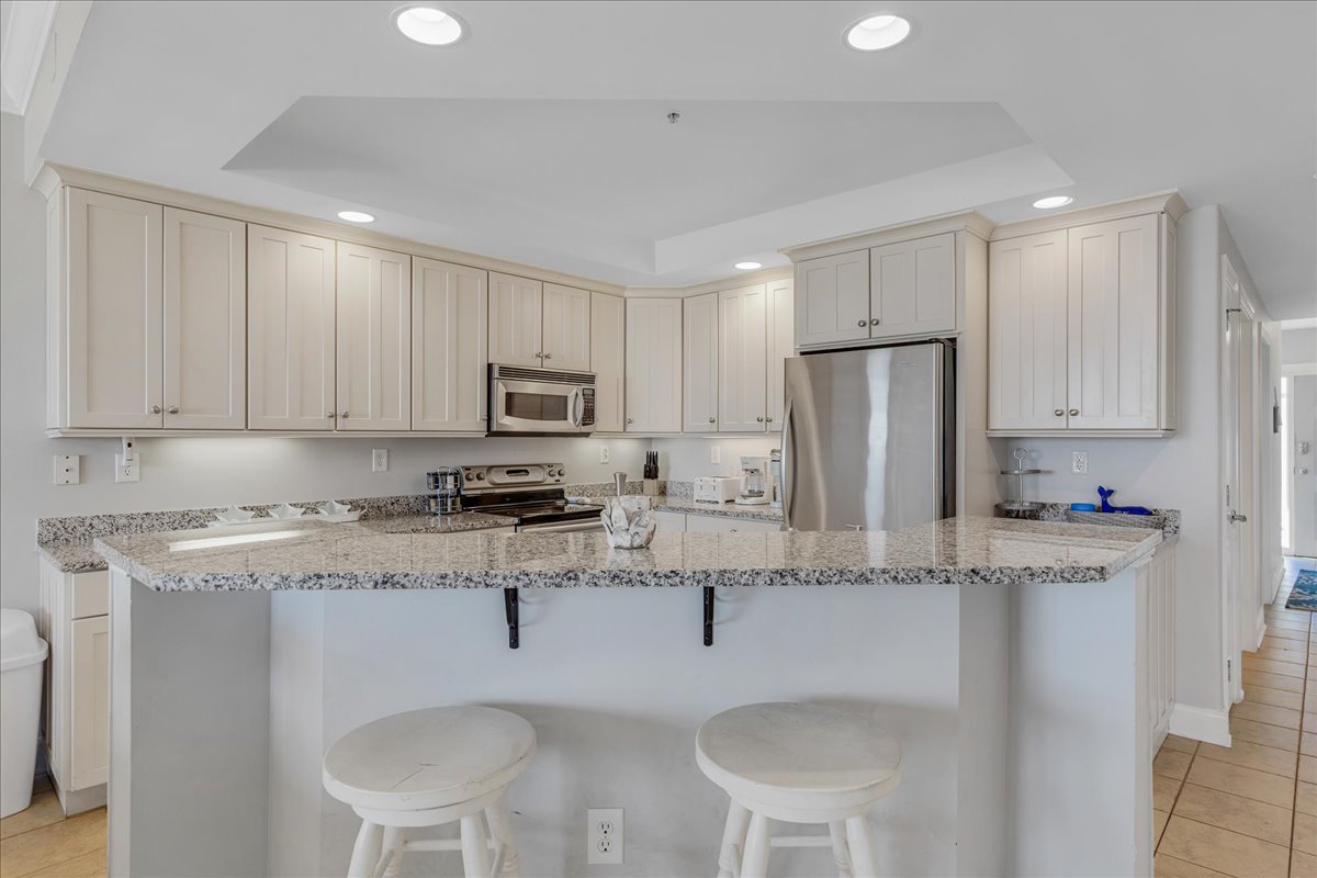 Grab a quick bite at the Breakfast Bar before hitting the Beach