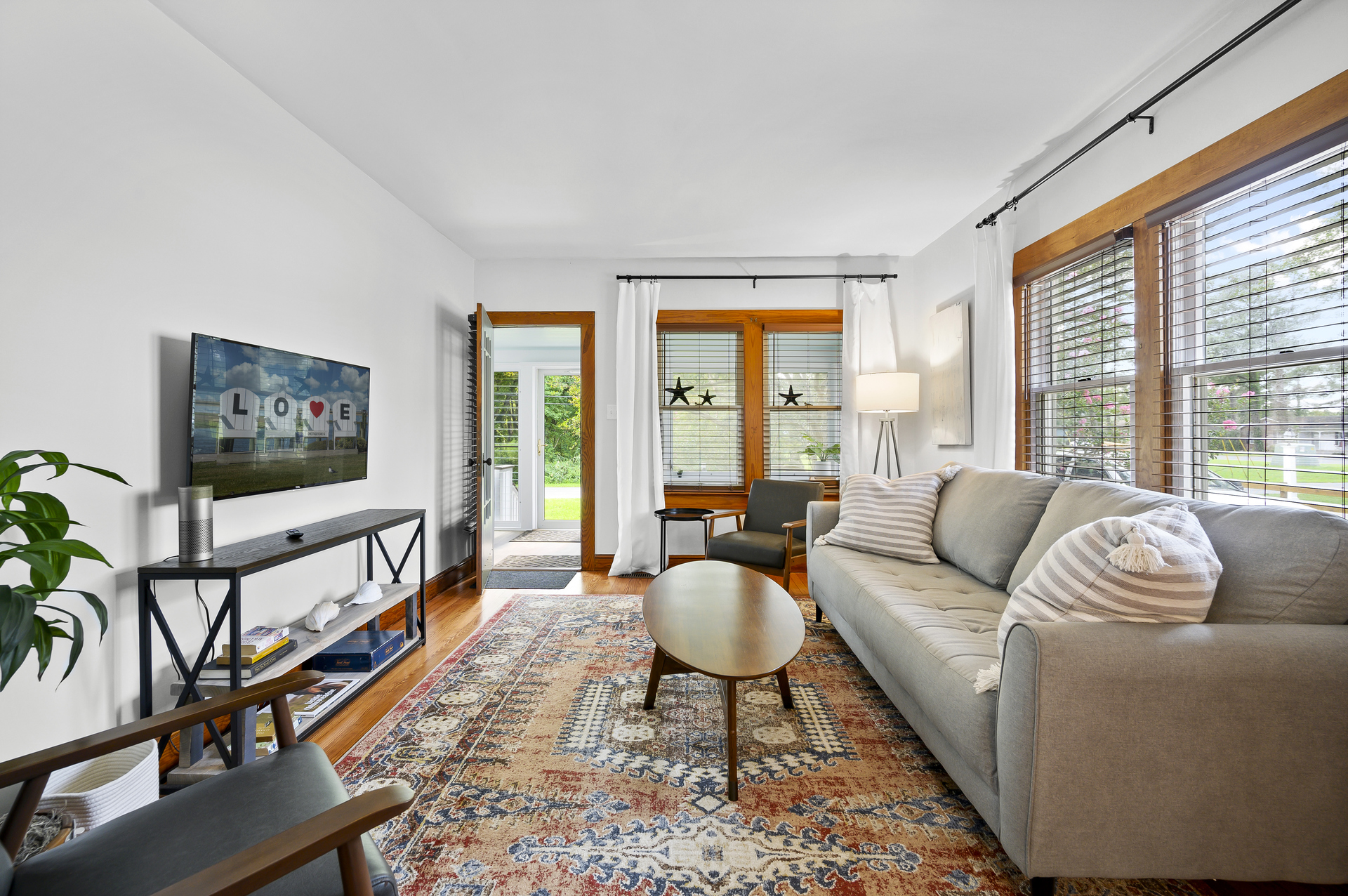 Enjoy Flat Screen Cable TV and Free WiFi.