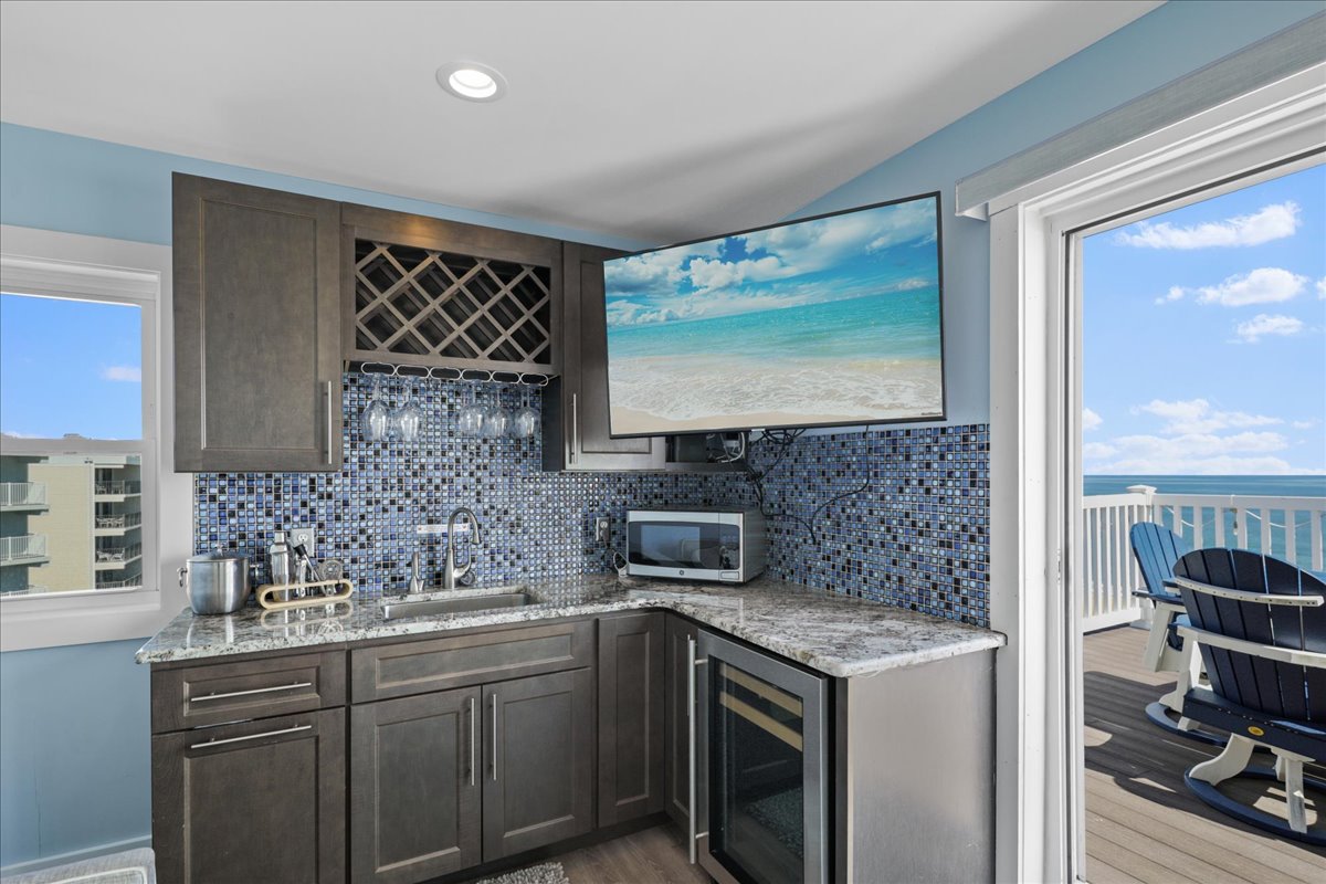 Whether you're making bloody marys for breakfast or margaritas to enjoy on the deck, make them here at your own personal wet bar.