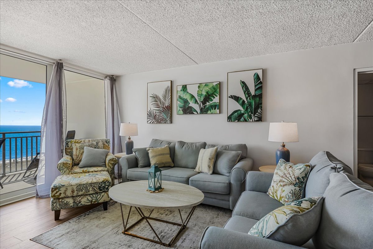 This Condo sleeps a Family of 7 in Comfort & Style!