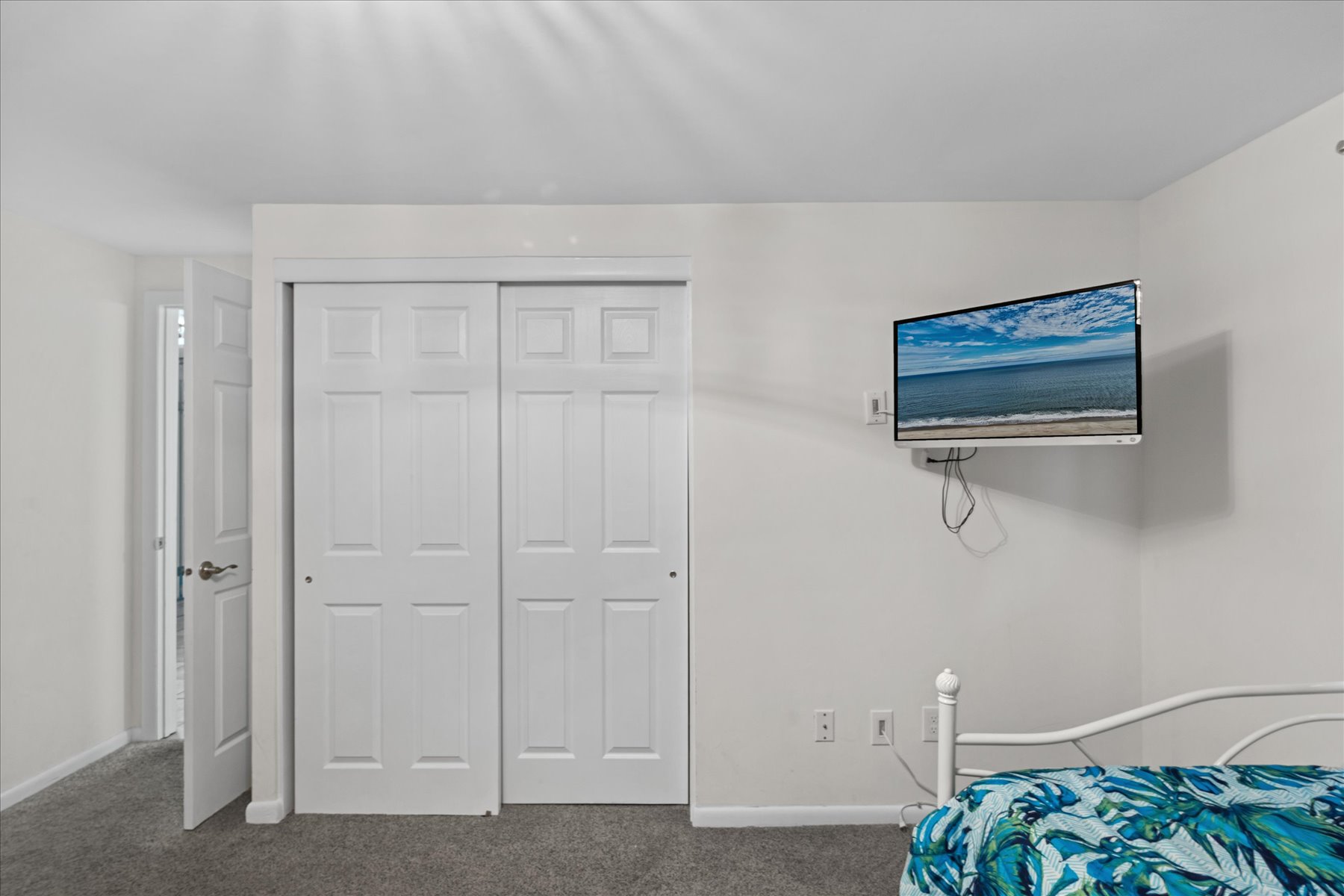 The kids can enjoy their favorite shows on the Flat screen TV!