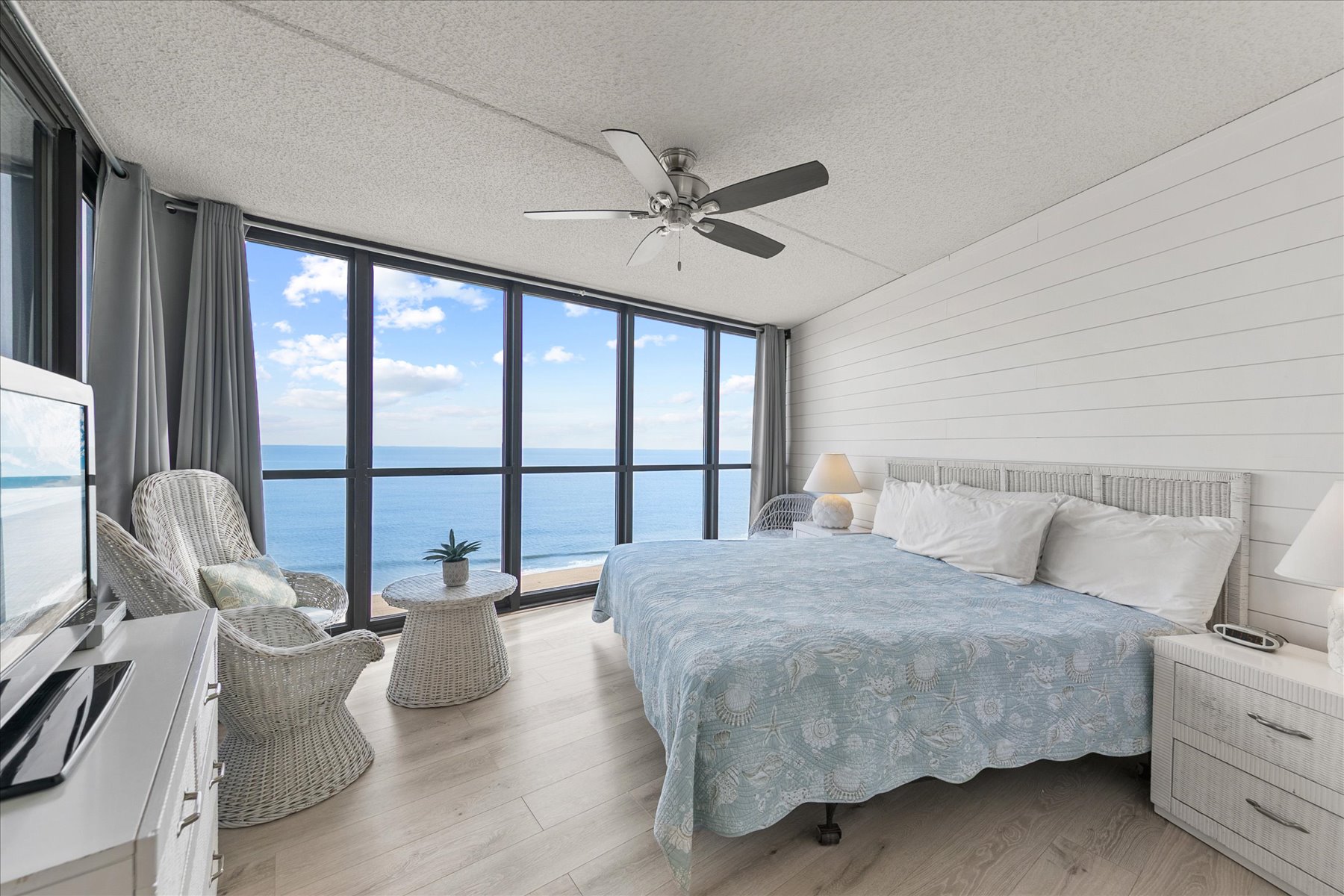Wake up to Ocean views each morning!