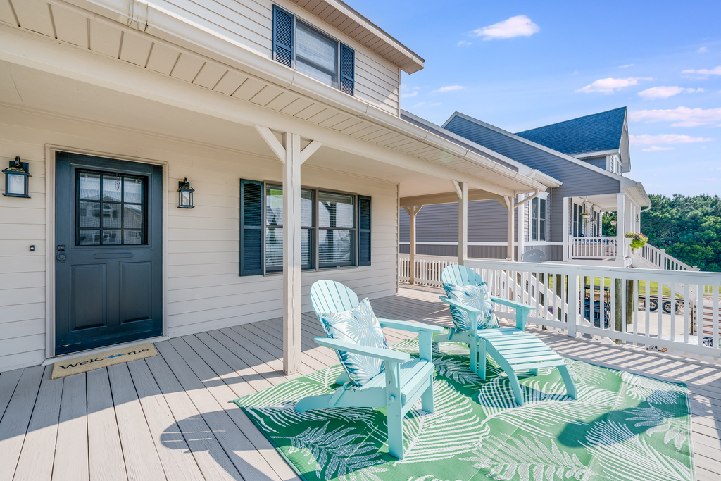 Kick back and take in that salty, sweet bay breeze!