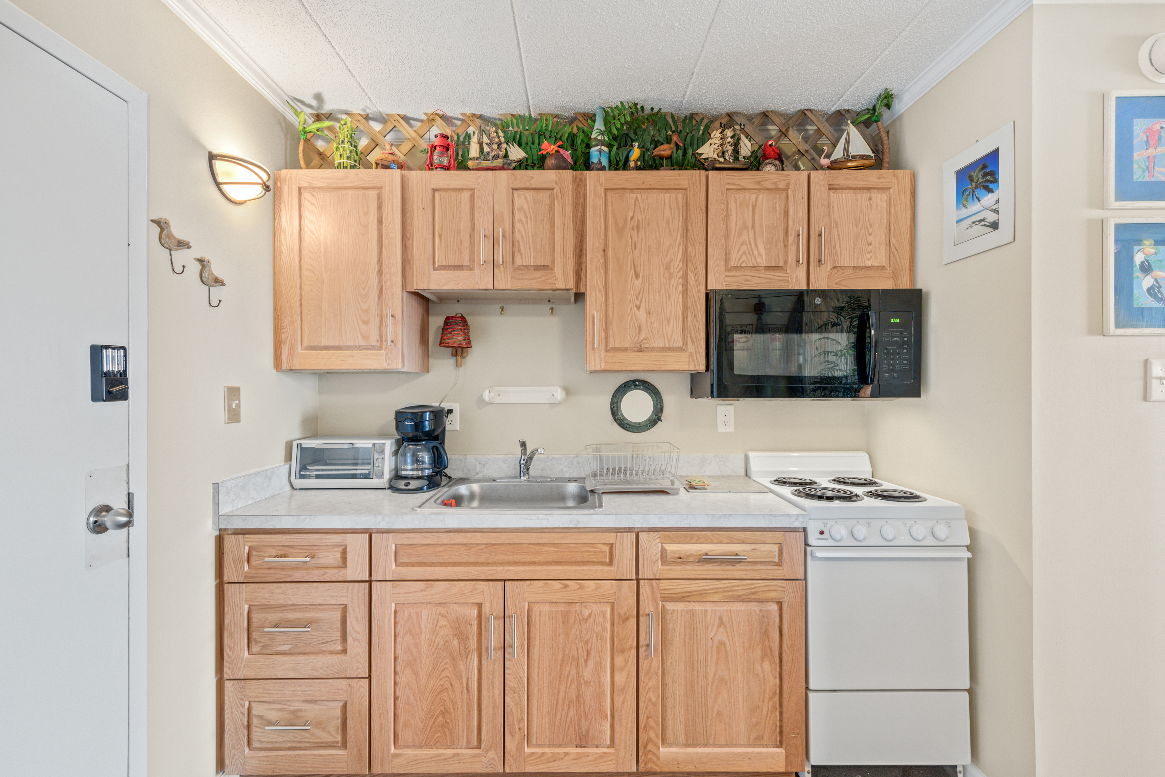 The Kitchenette is well stocked with everything you'll need to make mealtime a breeze!