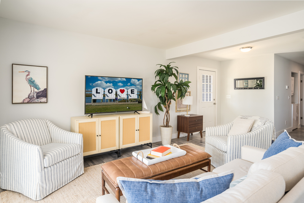 Relax in the Living Area with Free WiFi and Flat Screen Smart TV.