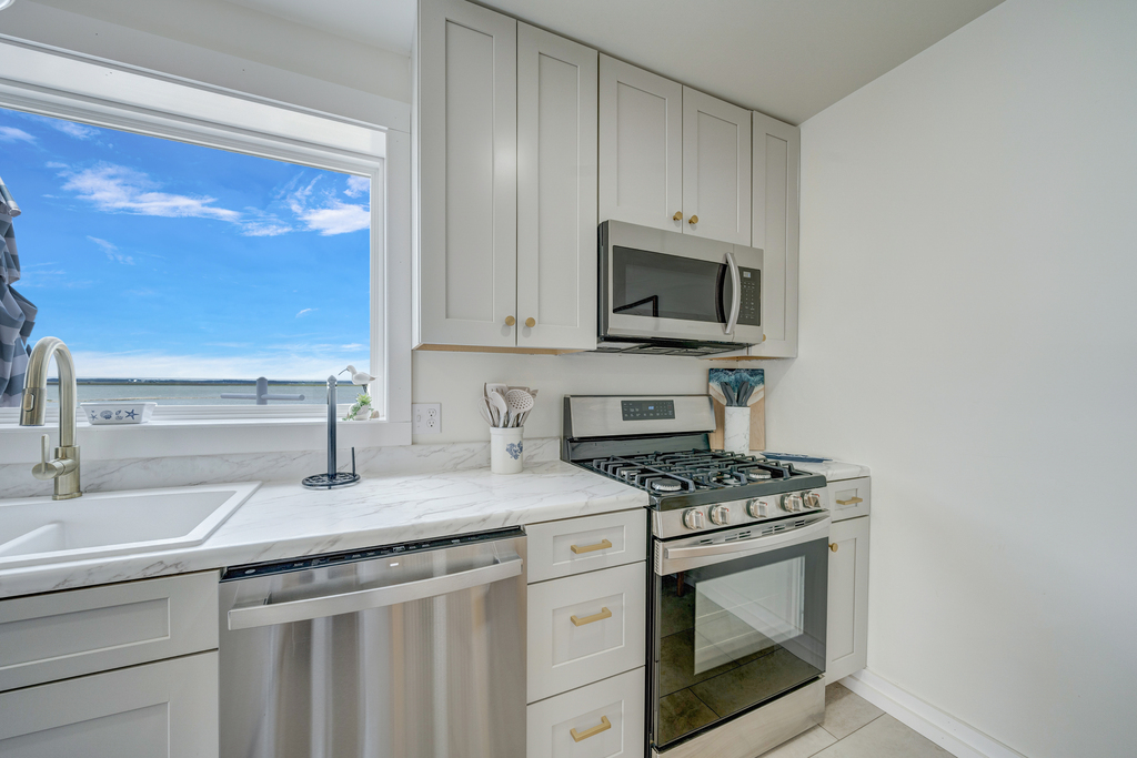 Shimmering Shores | Photo 28