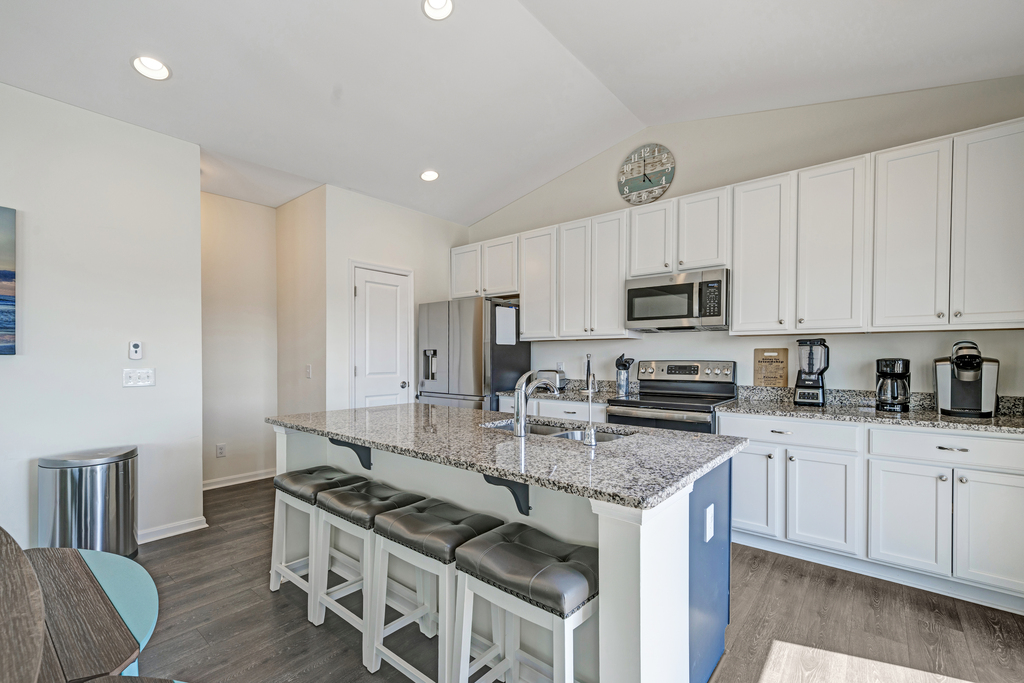 Grab a quick bite at the Breakfast Bar before hitting the Beach.