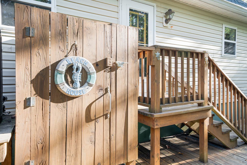 Rise off after a day at the beach at the Outdoor Shower