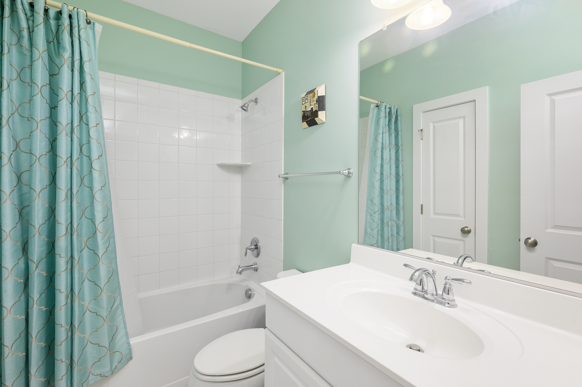 A second full bathroom with a shower/tub combo