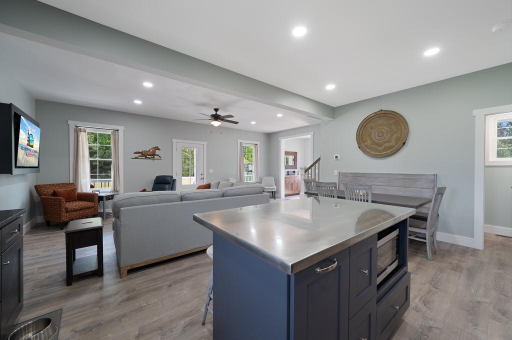 The perfect layout for spending time together, without ever feeling crowded!