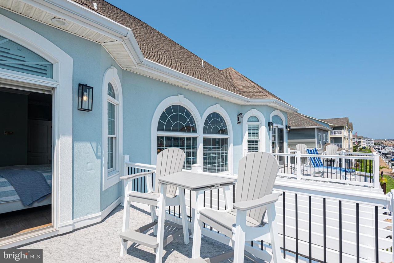 Catch an Iconic OC Sunset over the Canal!