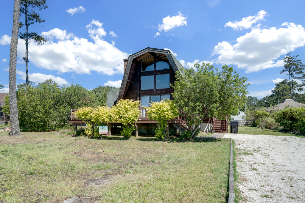 Rustic good looks with the modern amenities you want and need!
