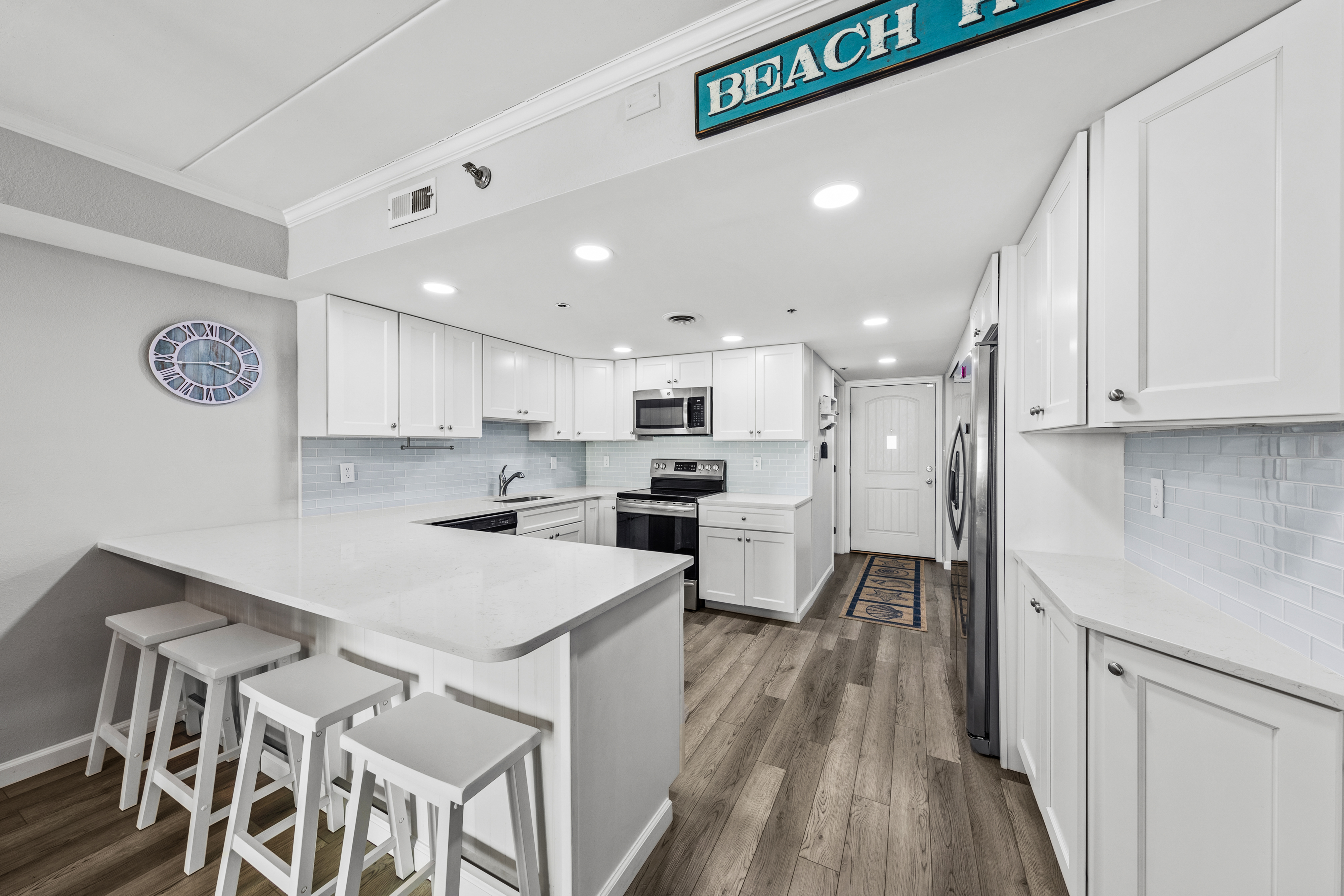 The chef in the family will love this fully stocked, bright and open kitchen.