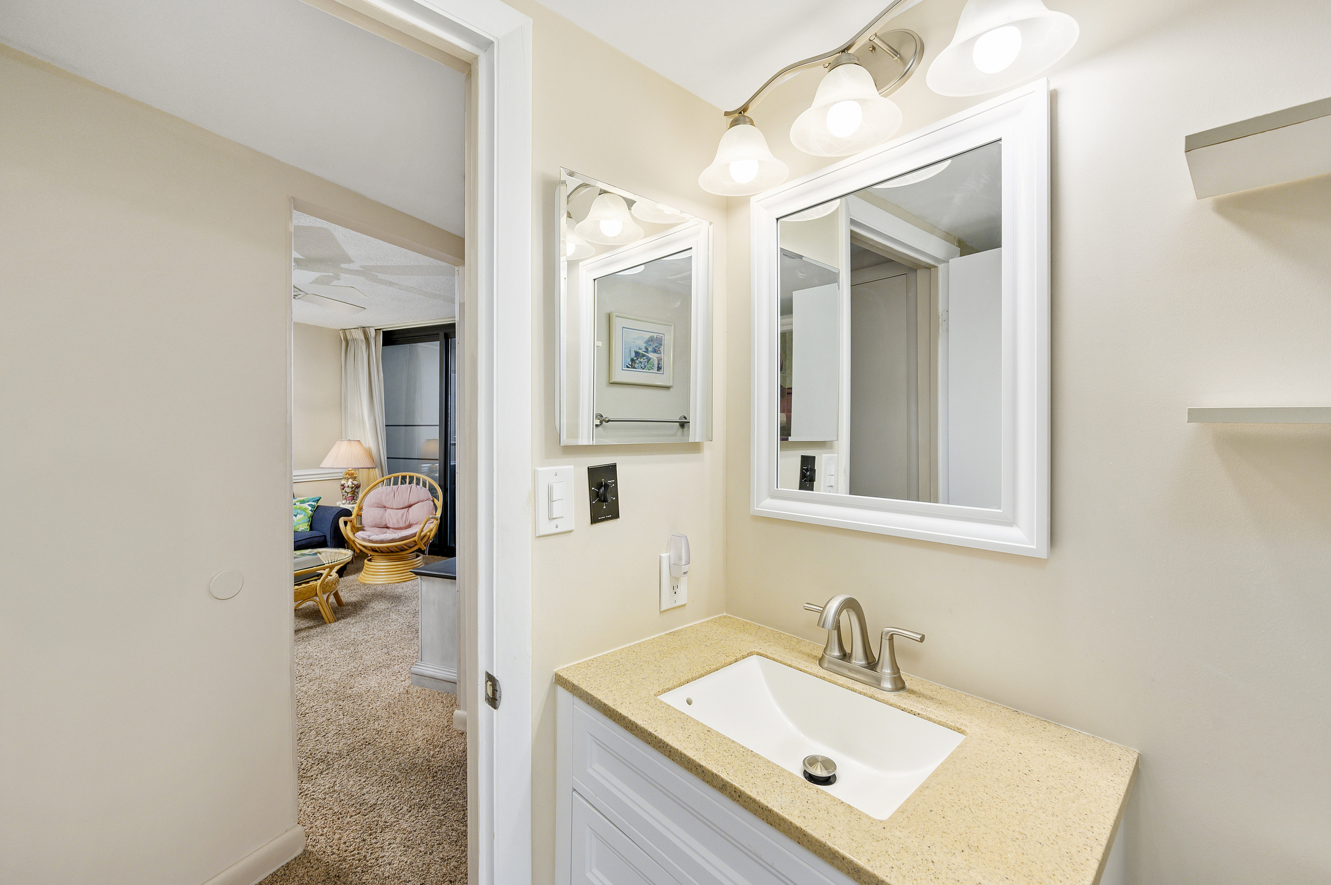 Full Shared Bathroom located in Hall near Living Areas.