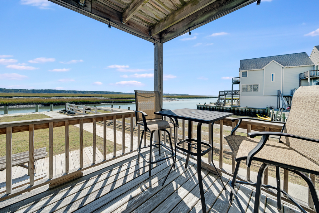 Slip outside to the waterfront balcony to enjoy the view and take in that salty, sweet sea breeze!