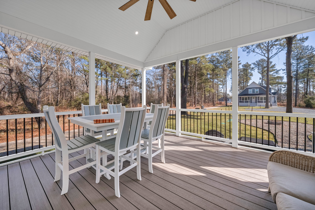 Dine Al Fresco on the furnished Screened Porch and take in that salty, sweet bay breeze.