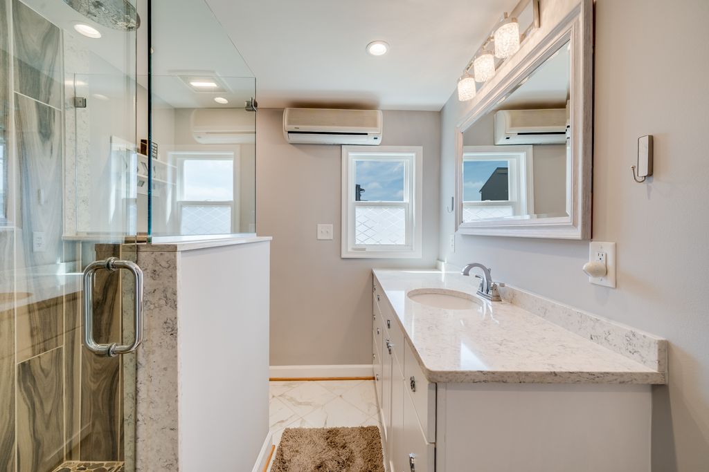 Beautifully renovated 1st floor full bathroom