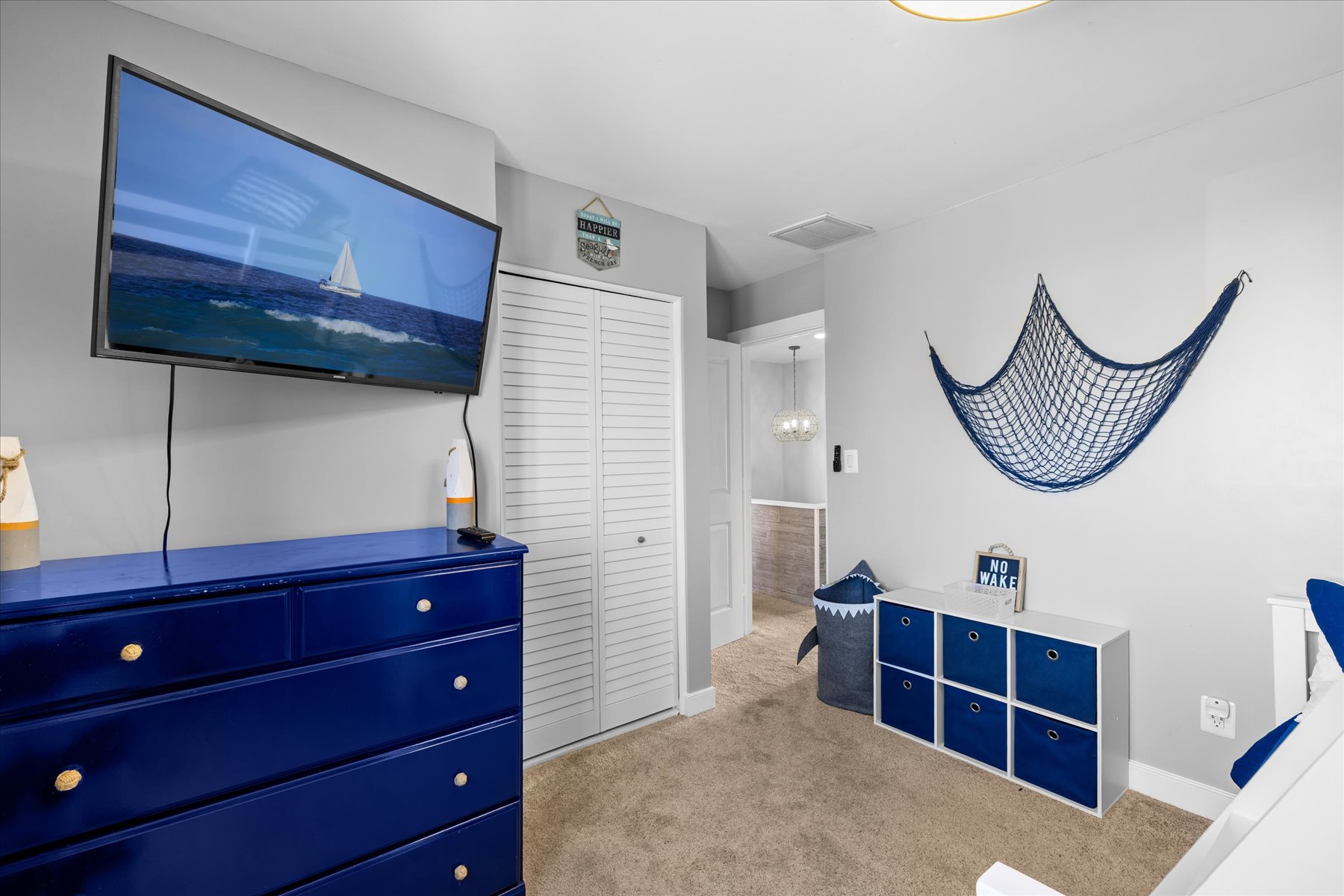 This Nautical Bedroom will sleep 3 with a Pyramid Bunk.