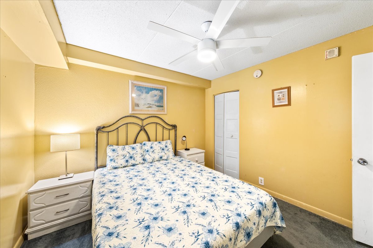 This room is reminiscent of the Summer Sun!