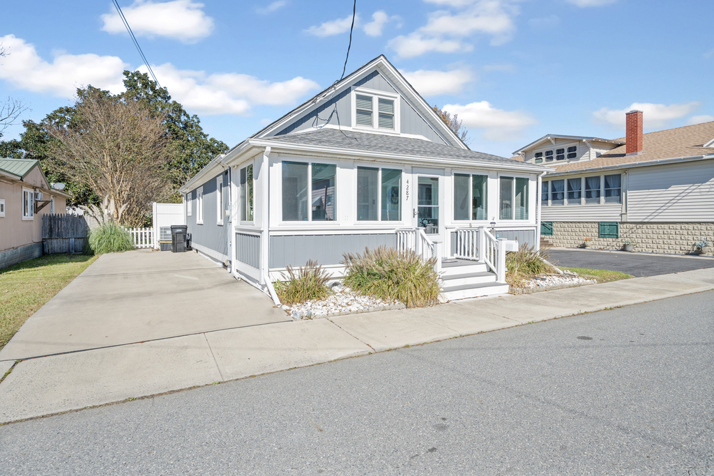 Parking on side for 2 vehicles.