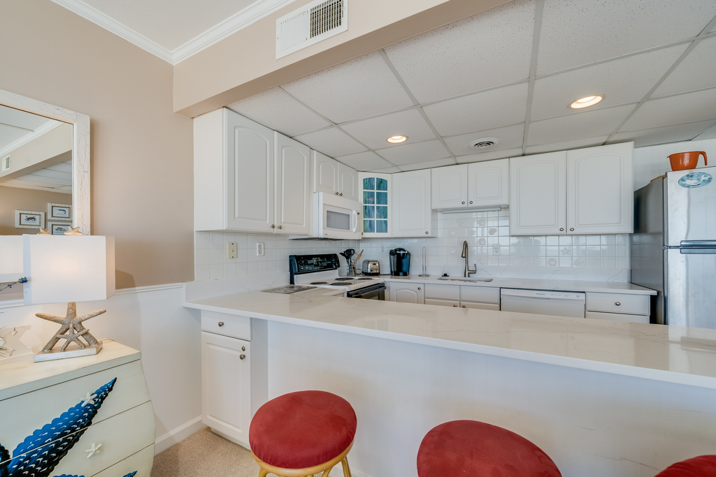 Before heading to the beach, grab a quick bite to eat at the Breakfast Bar!