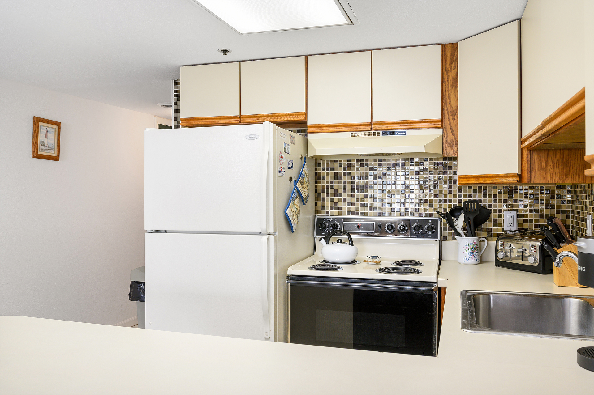 Meals in will be a breeze in the well-equipped kitchen