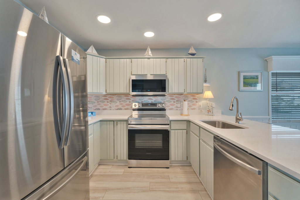 Mealtime will be easy breezy in the well-stocked Kitchen.