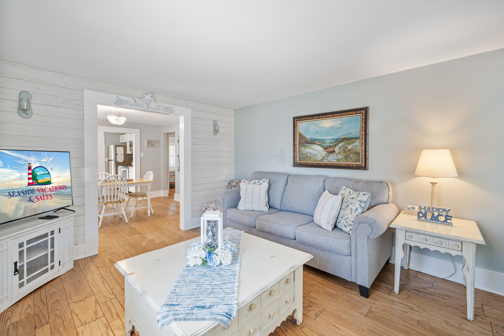 This adorable Cottage sleeps 6 in pure comfort and style.