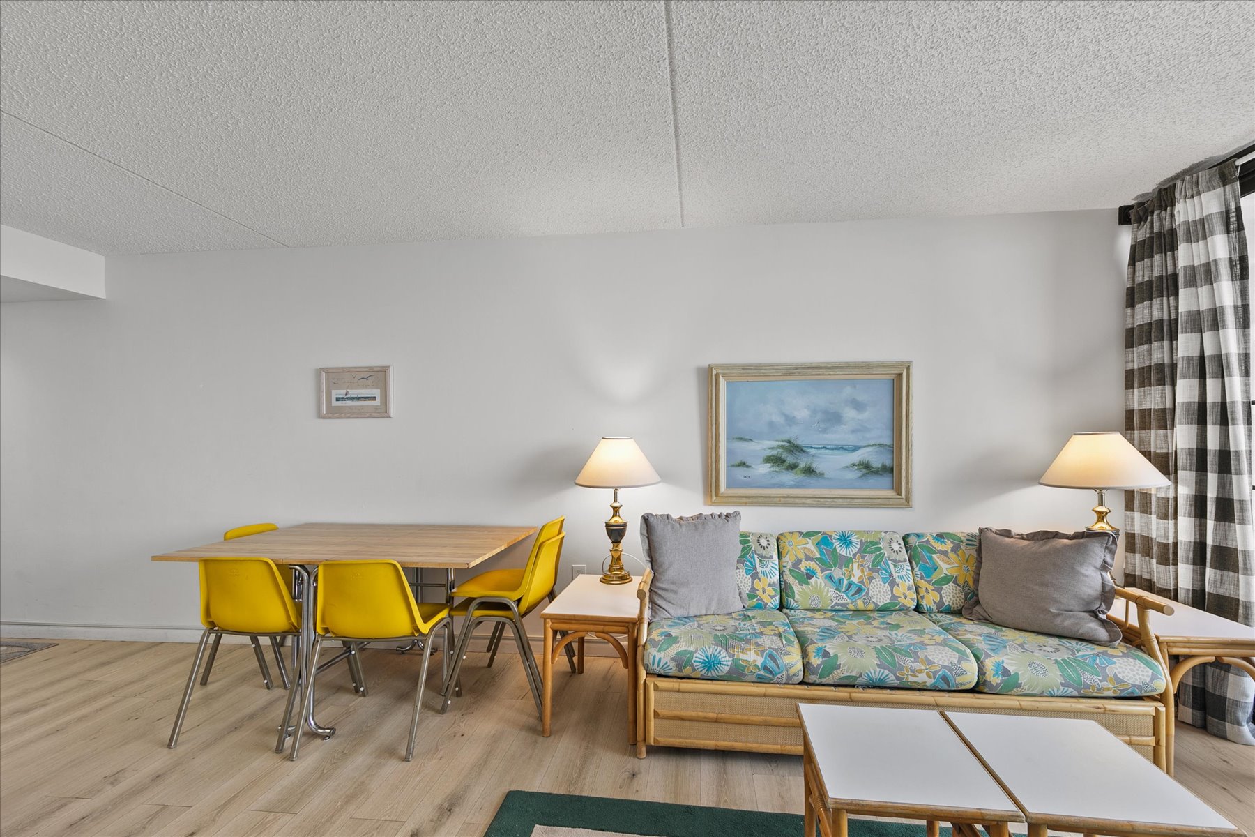 Enjoy the Flat Screen TV, Free Wi-Fi and Central AC!