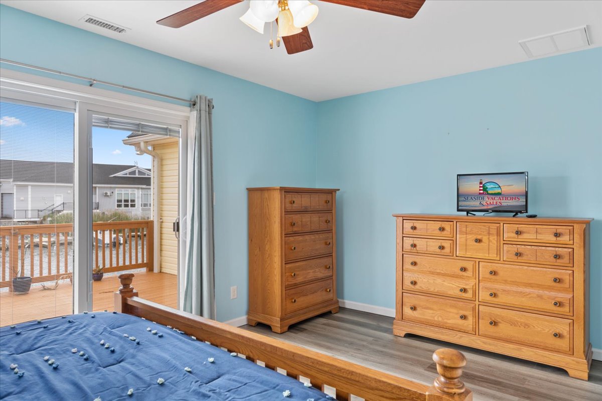 Flat Screen Streaming TV.