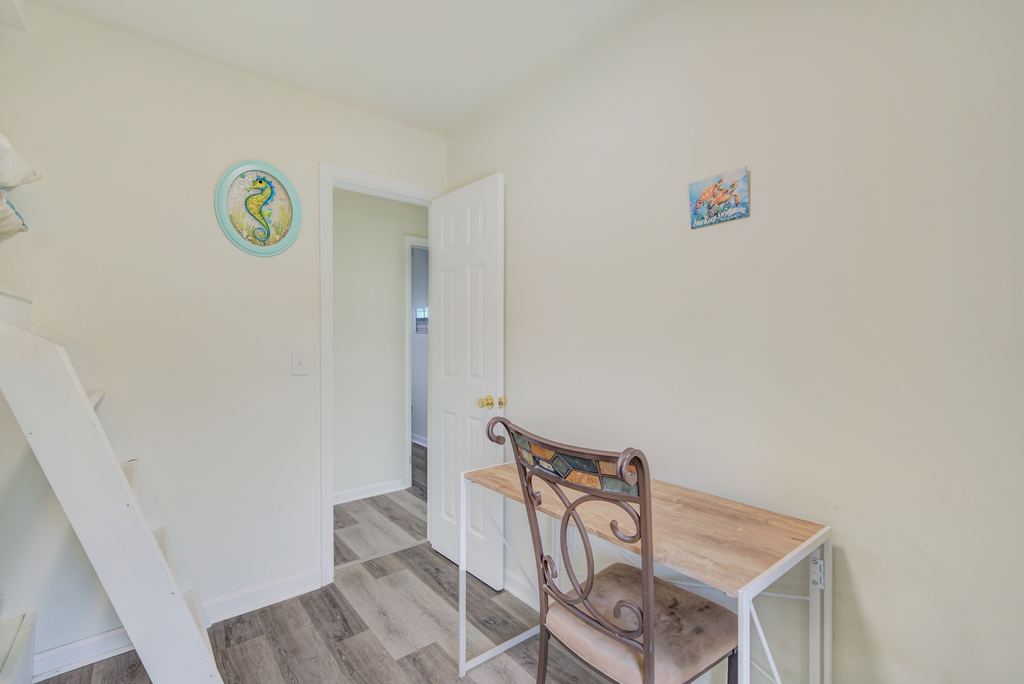 Bedroom 3 also has a desk!