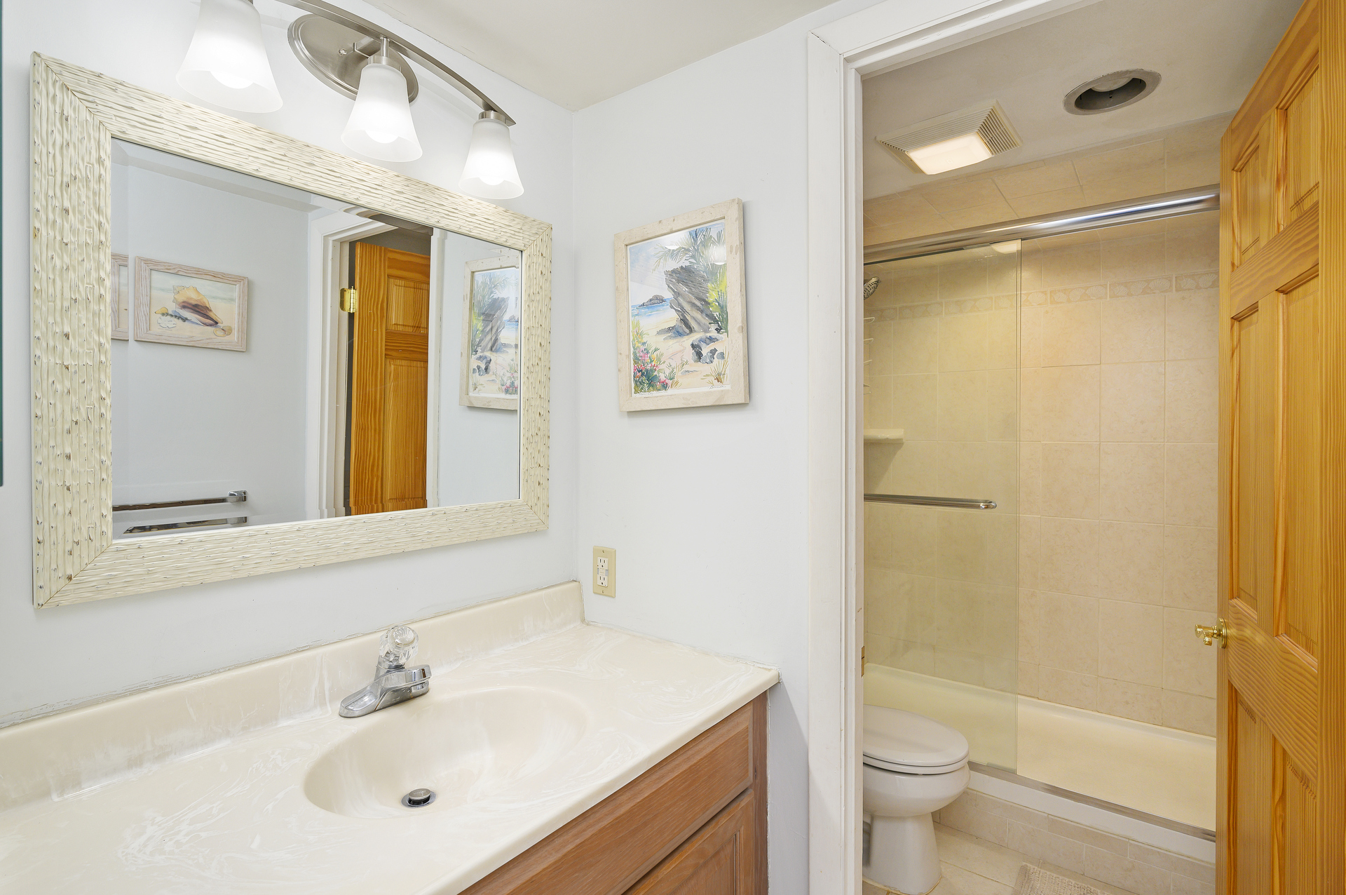 Plenty of space to get ready for a night out in the town!