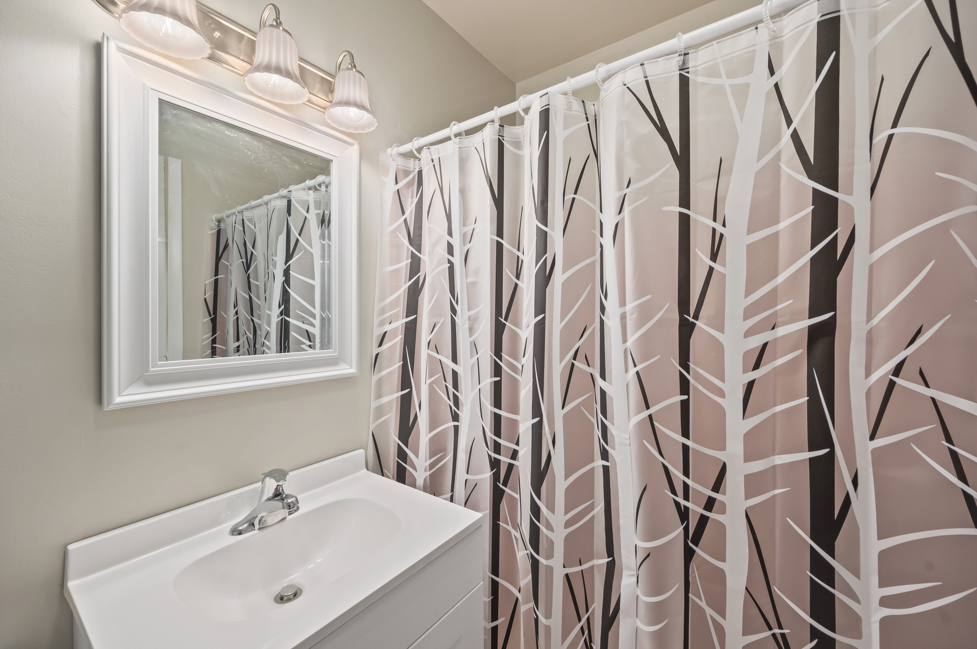 Full Bath 1 with Tub/Shower Combo.