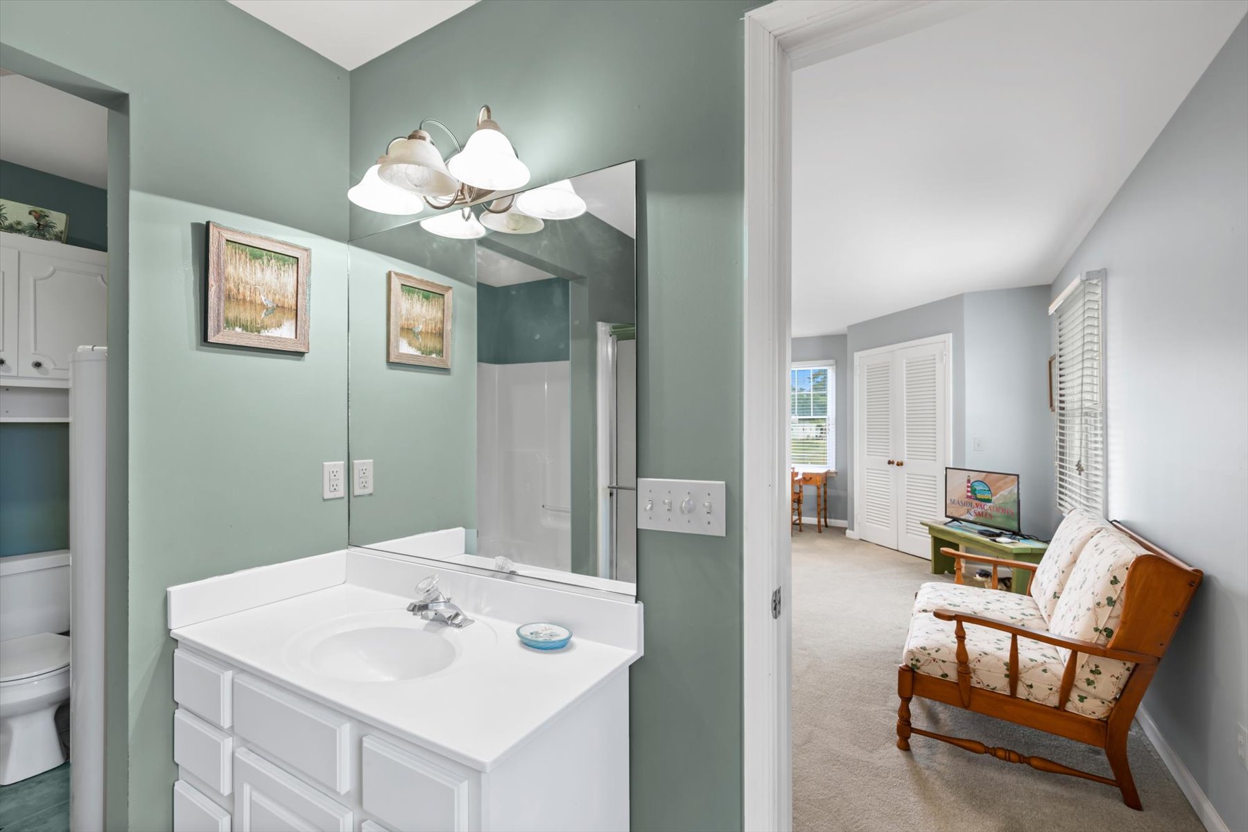 Private Attached Full Bath in Primary Bedroom.