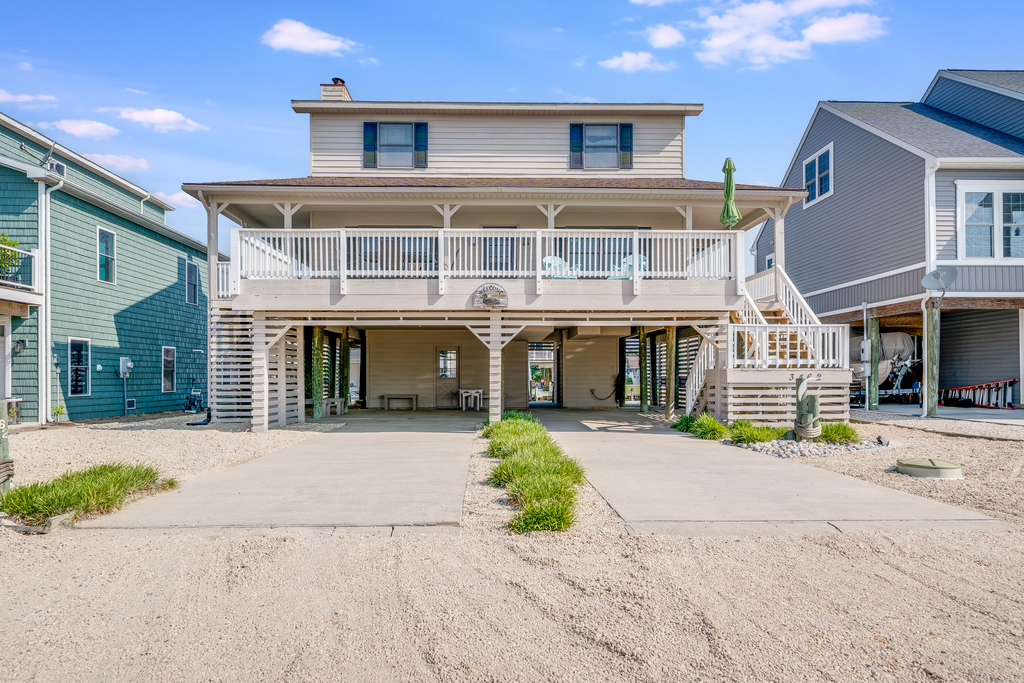 Welcome to Bay Breeze - just minutes from Chincoteague Island!