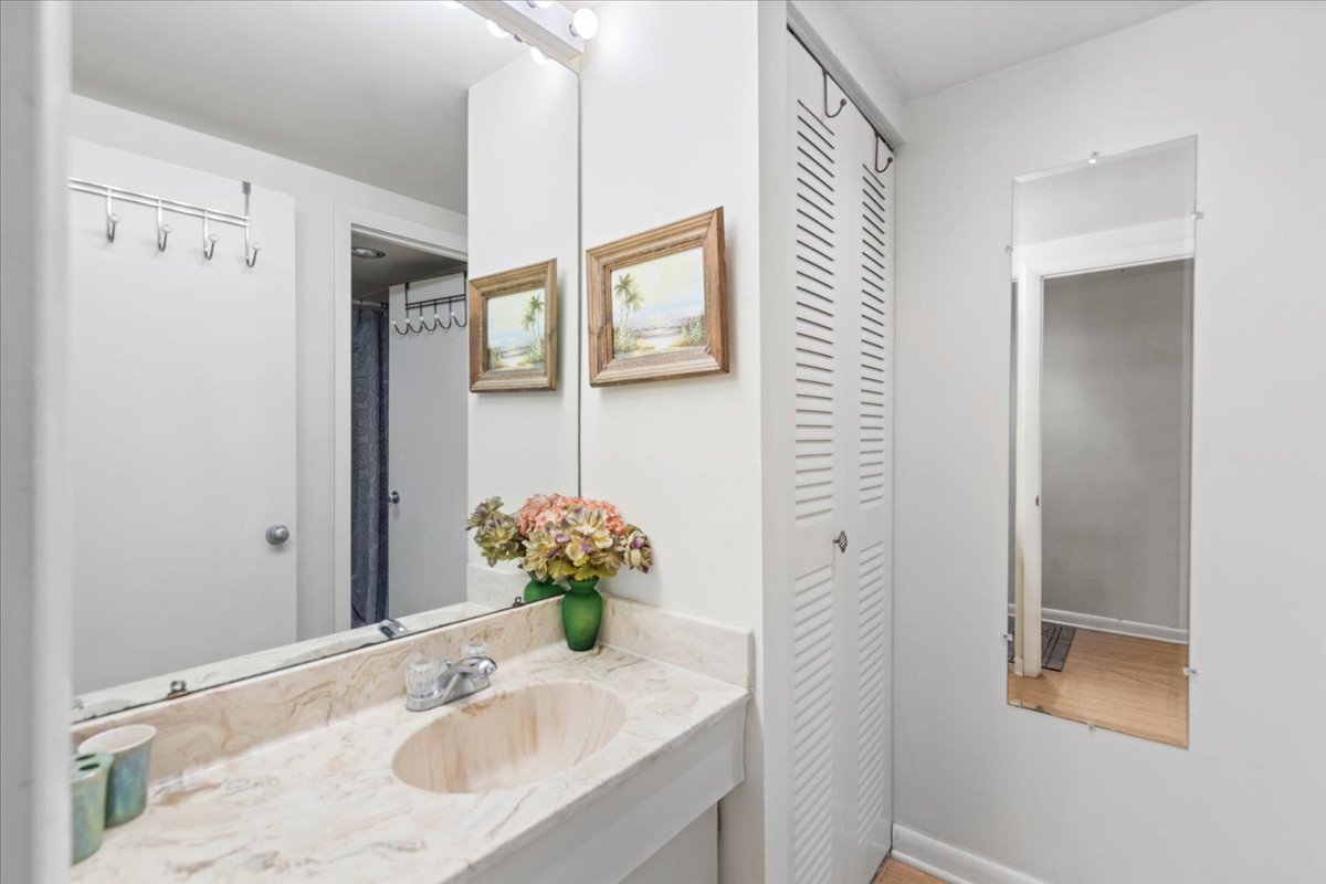 The Full Shared Bath is the perfect space to Refresh after a long day at the Beach.