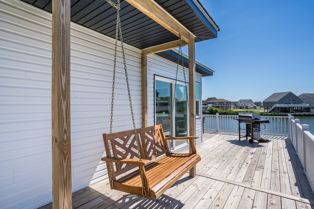 Relax on the swing and take in that salty, sweet sea breeze.