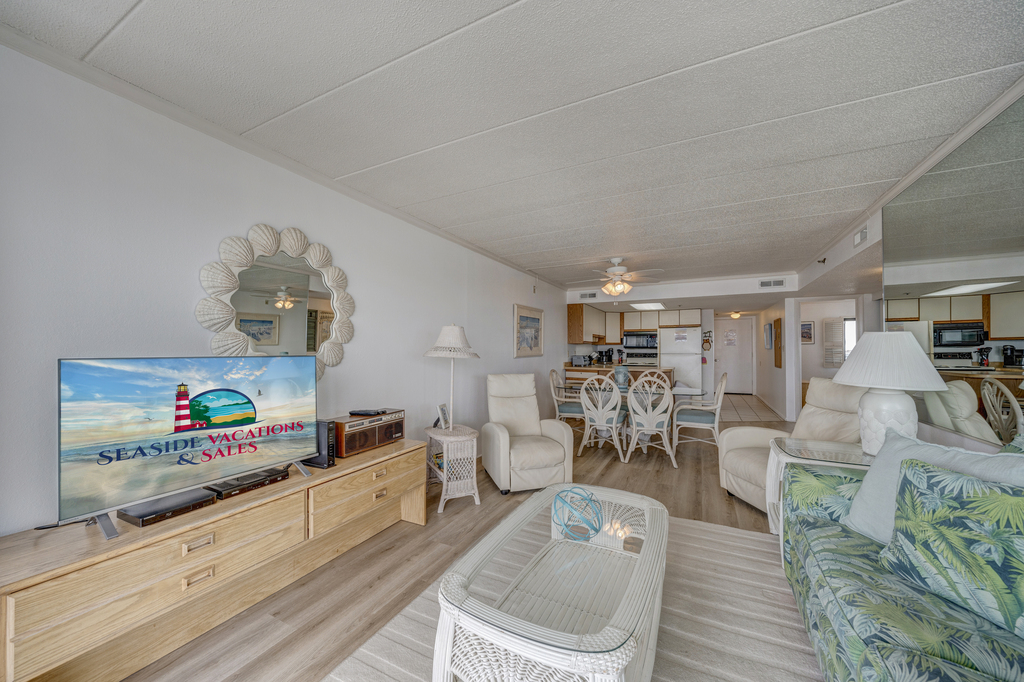 Unwind in this cozy living room and enjoy a Family movie on the Flat Screen TV after a day of fun in the sun!