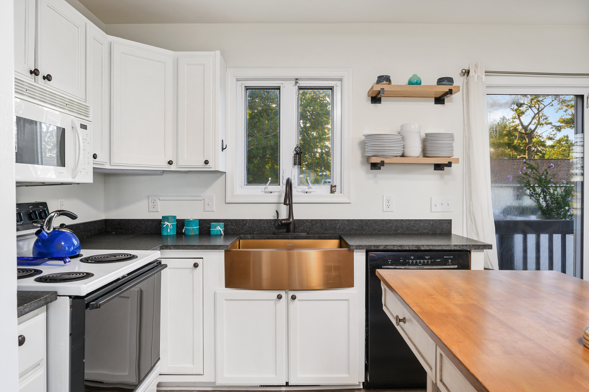 Stunning Copper Farmhouse Sink.