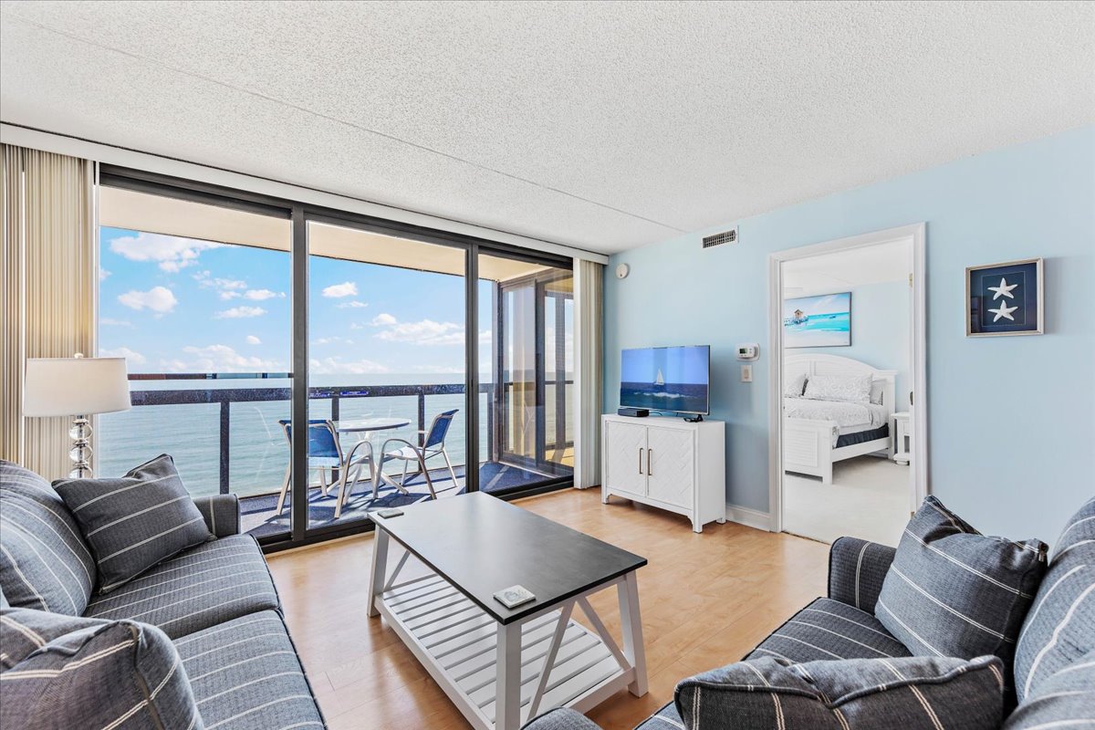 Cool down in the AC and enjoy the Flat Screen TV.