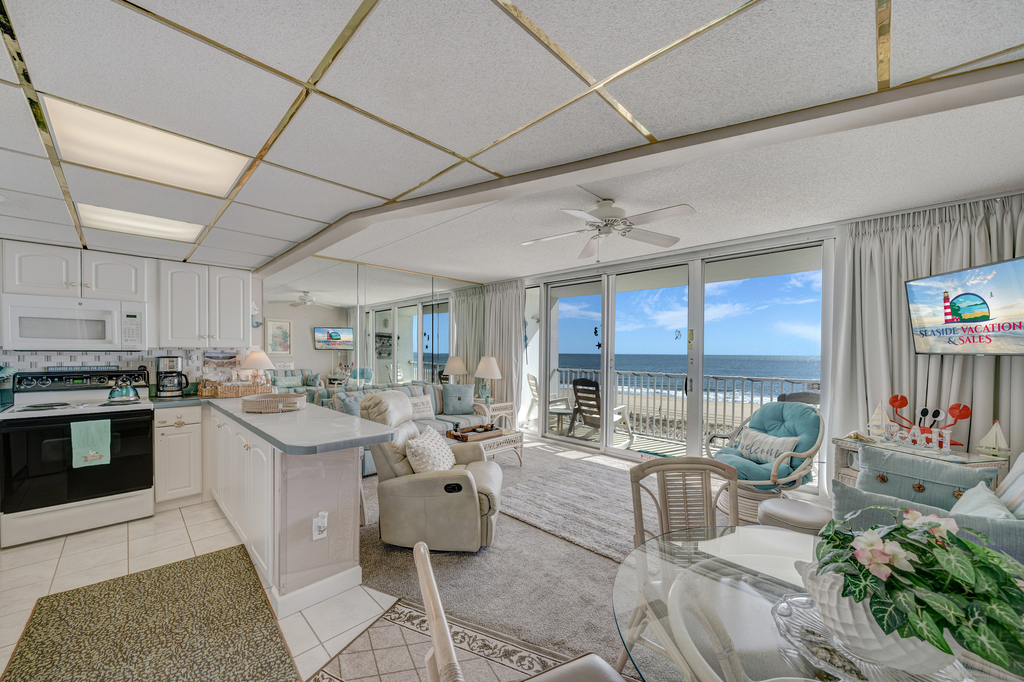 A Bright & Spacious Living Area for the whole Family!