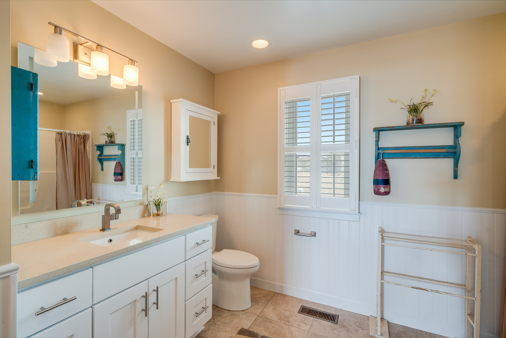 Full Bath 1 has a Walk-in Shower.