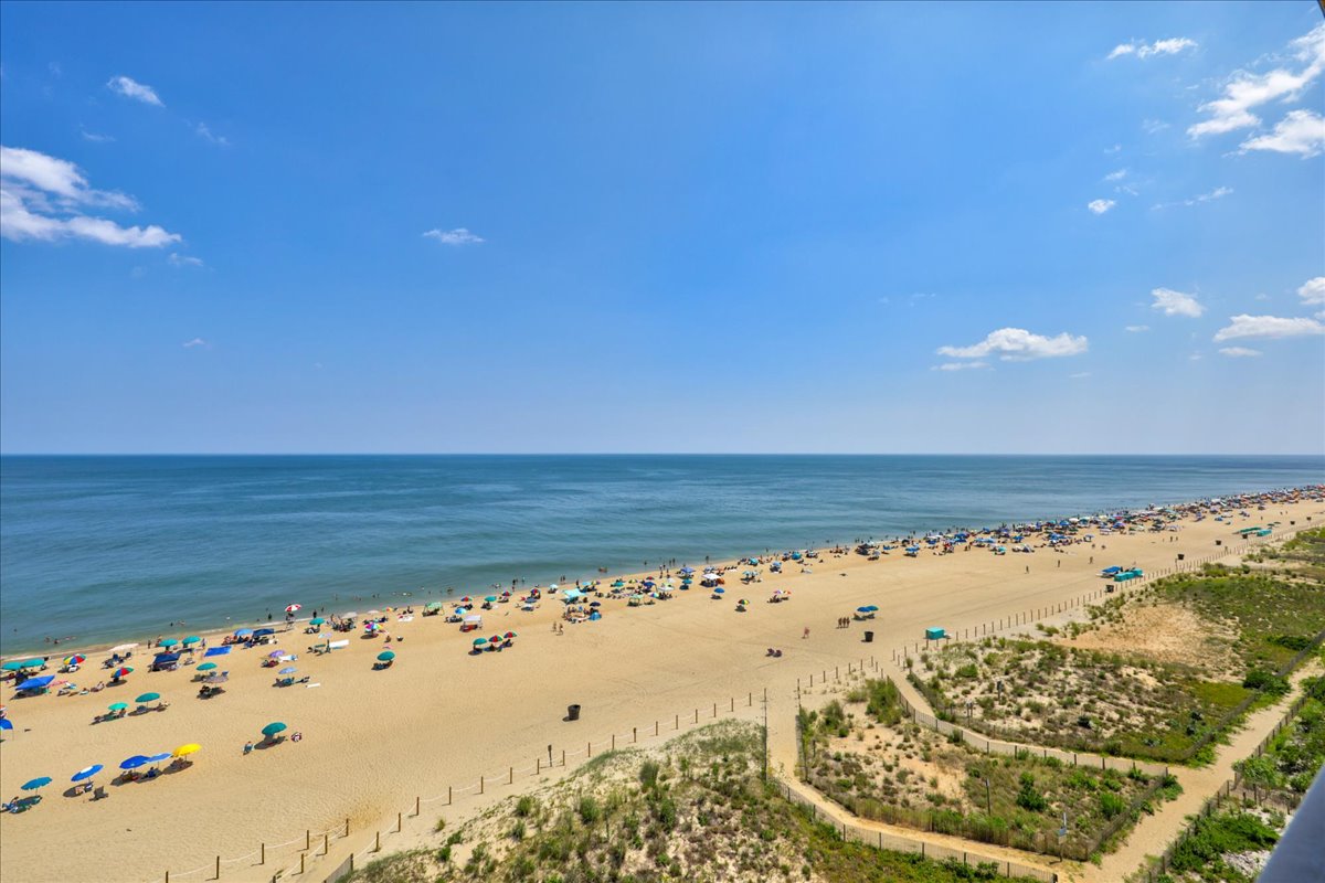 Sweeping Views of the Famous Ocean City Beach!